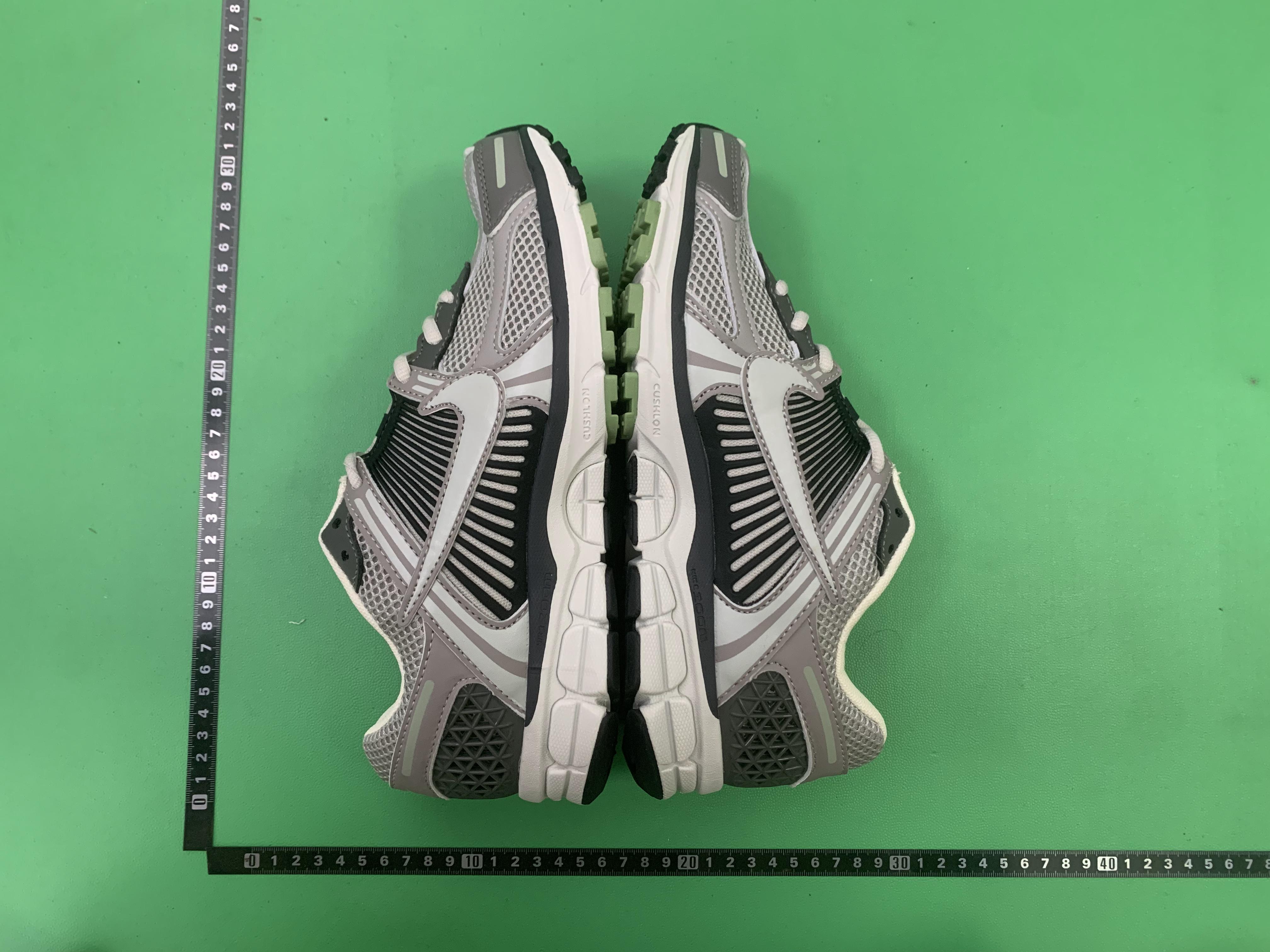 AlR ZooM Vomero 5 -4