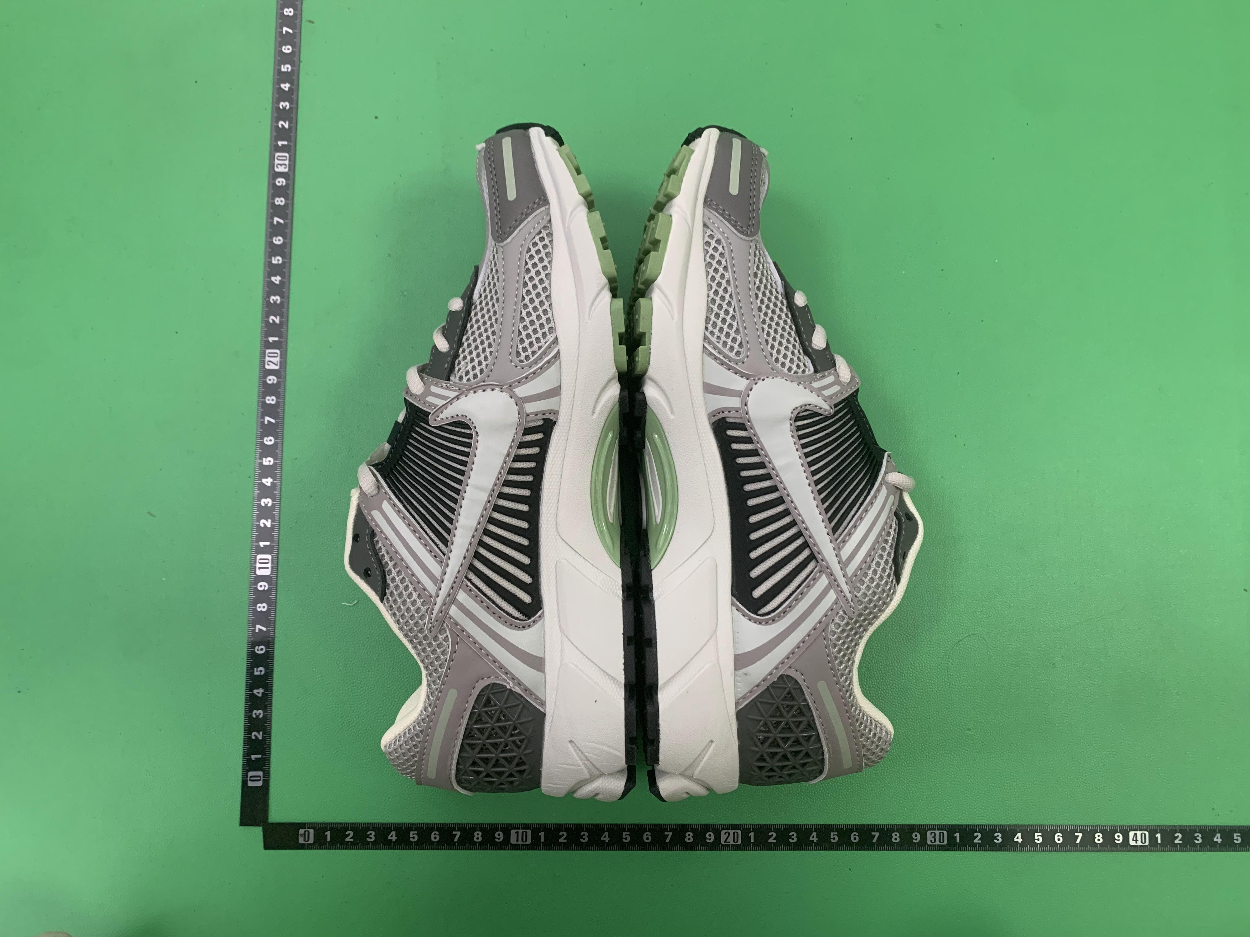 AlR ZooM Vomero 5 -5