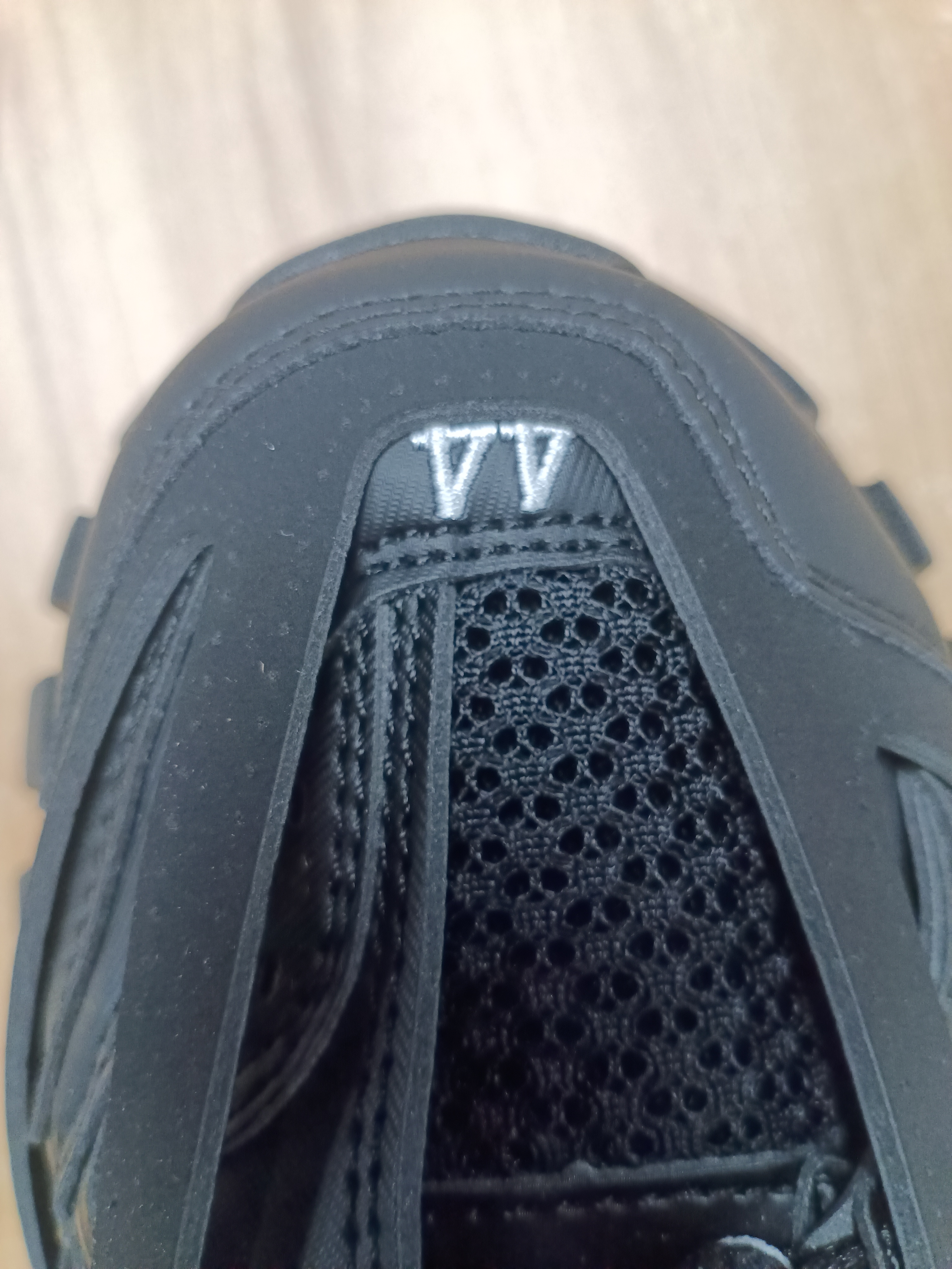 OK  Batch   Balenciaga Track -10