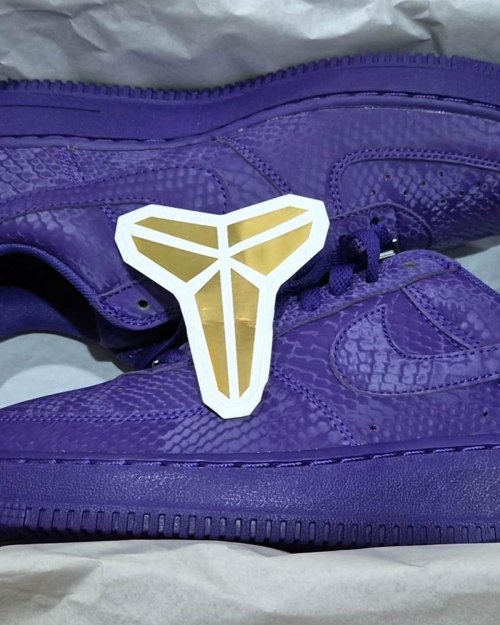 New Images Of The Kobe Bryant x Nike Air Force 1 “Court Purple”(pic1) New Images Of The Kobe Bryant x Nike Air Force 1 “Court Purple”(pic1)