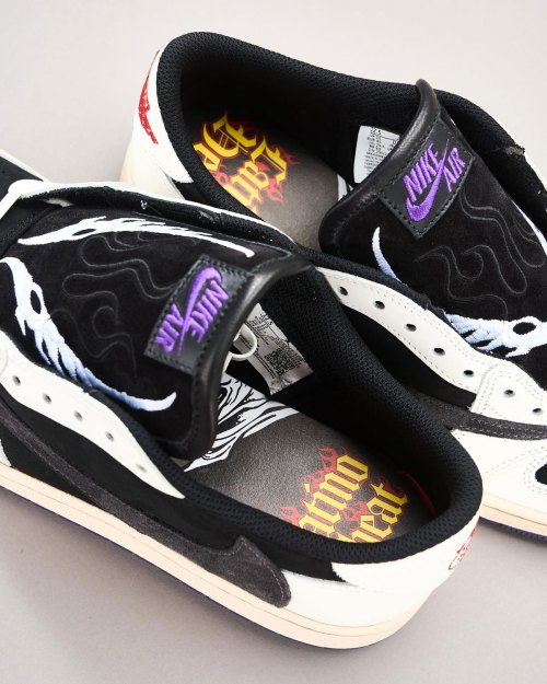 Dominik Mysterio Honors His “Real” Father With Travis Scott x Air Jordan 1 Low Customs(pic1) Dominik Mysterio Honors His “Real” Father With Travis Scott x Air Jordan 1 Low Customs(pic1)